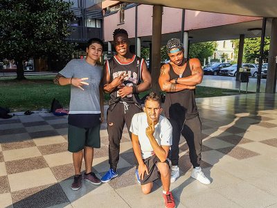 ‘Slow Mo Crew’: la break dance sotto i portici di Modena ‘Slow Mo Crew’: la break dance sotto i portici di Modena