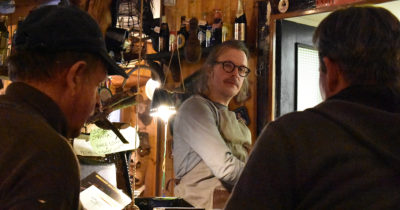 Pizzorante Risteria Lo Scoiattolo – la trattoria di Emiliano Mazzoni, un artista, un musicista, un oste, uno scultore, e nulla di tutto ciò Pizzorante Risteria Lo Scoiattolo – la trattoria di Emiliano Mazzoni, un artista, un musicista, un oste, uno scultore, e nulla di tutto ciò