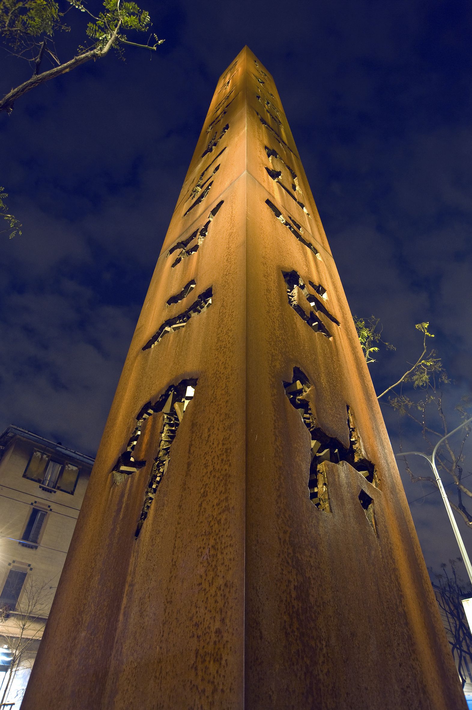 arnaldo pomodoro surface obelisco celopatra soliera